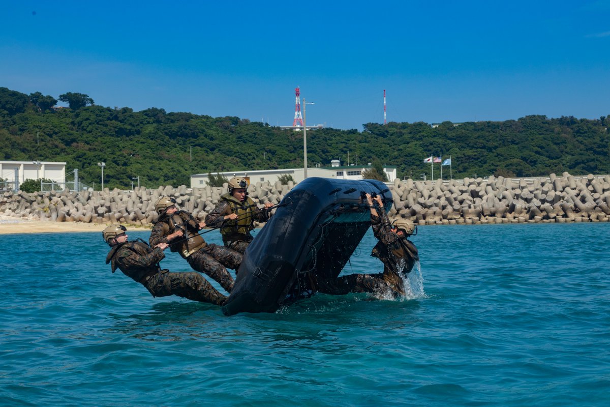 Marines with the @31stMeu take part in paddling and broaching Marines with the @31stMeu take part in paddling and broaching