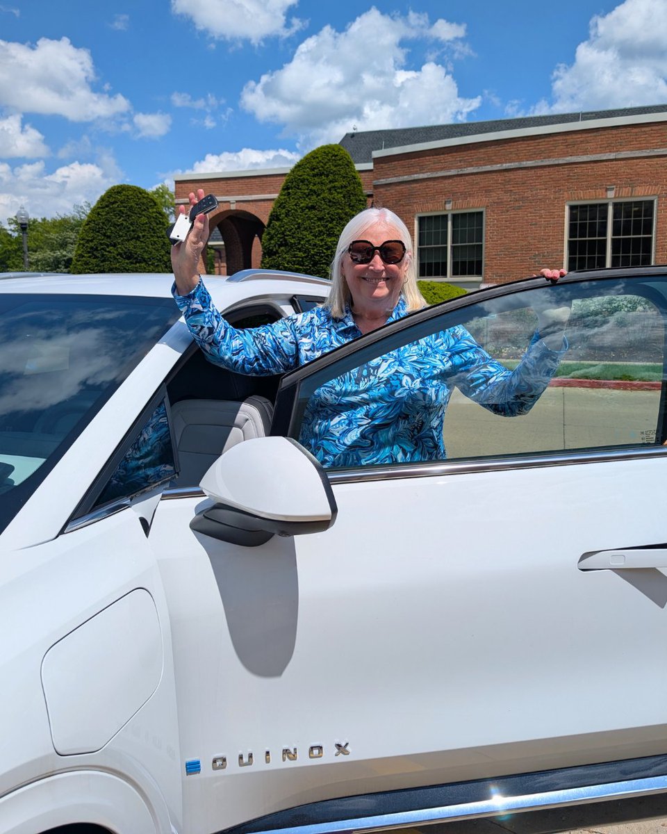 Congratulations to Liz (McGilvray) Hemminger ’72, winner of the 2025 Chevy Equinox EV raffle! She made the trip from Upper Montclair, NJ to claim her new ride! #YJ4L 🐝