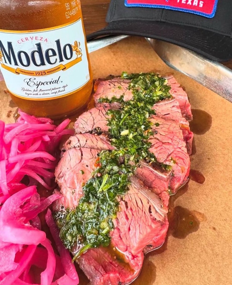 StilesSwitchBBQ's tweet image. #TGIF x #NationalBBQDay at Stiles Switch BBQ! We’ve got that special Friday cut - Smoked Picanha w house Chimichurri up on the specials board today! Don’t skip it! All the Smoked Meats, Scratch Made Sides, & more ready at 11am! #AustinTX #BBQ #TexasBBQ