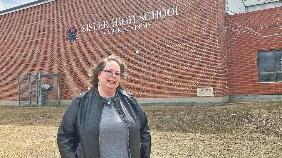 Merci &amp; thanks to volunteer Joanne for sharing her journey to kidney donation with honesty, humour &amp; hard facts during our presentation at École Secondaire Sisler High School. signupforlife.ca