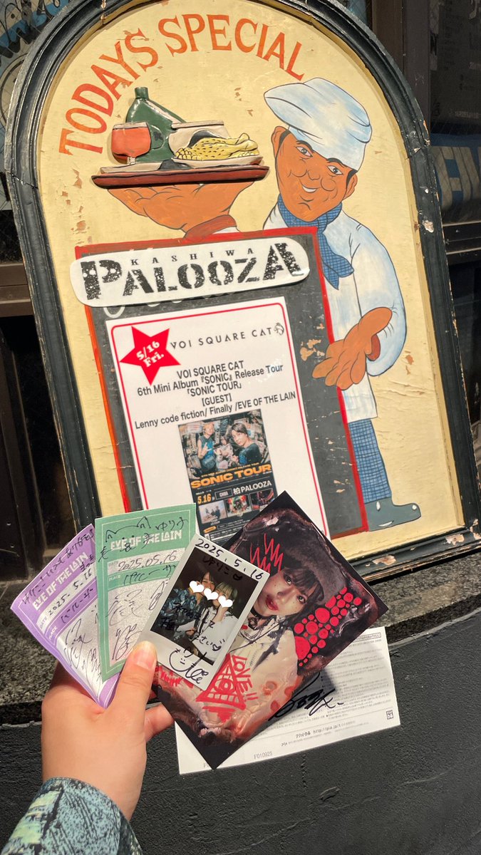 youdoufu_'s tweet photo. 今日のライブは
中学生から聞いてたLenny と初めましてして（遅い）、ちゃっかりワンマンのチケ買って（笑）
finallyの爆カワ女の子たちが、すみっこで楽しんでたにもかかわらず優しくしてくれて（爆レス嬉しい）
イブオブで安定に死んで（笑）
ぼいで踊って運動して楽しんだ💃
最高か https://t.co/569XVfxAKn
