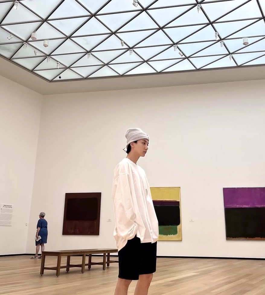 jihanmisser's tweet photo. in a room full of art, id still stare at you 🖼️

#CARATSelcaDay #CSD #Carat_Selca_Day #JEONGHAN #디에잇 @pledis_17 https://t.co/i4hEUUe3GO