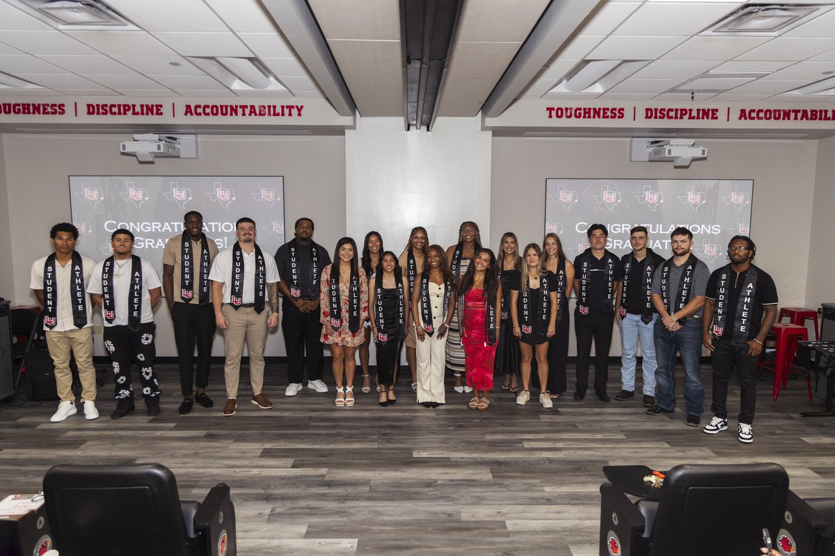 Happy graduation day to our spring grads! 

#PeckEmCards