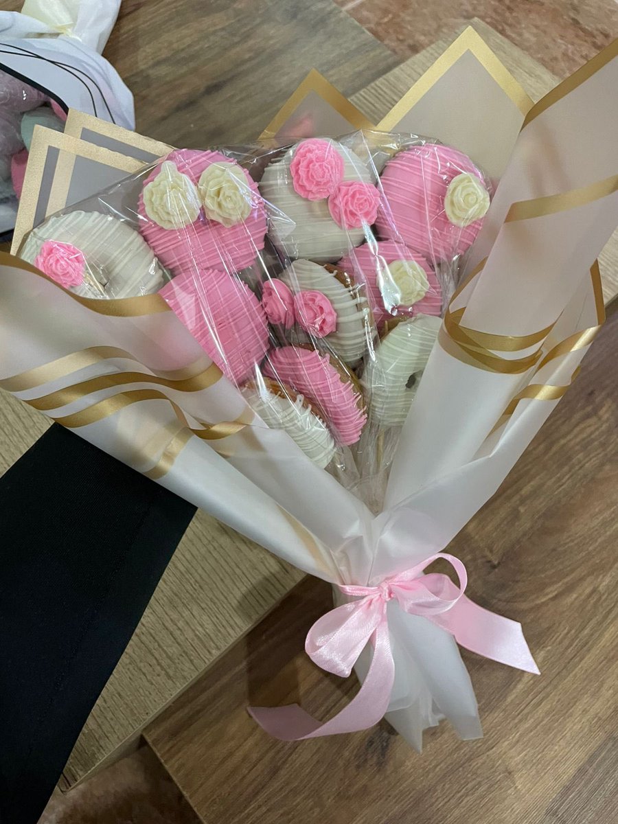 ¿A quien le gustaría que le regalaran un ramito de donitas? 🍩💐