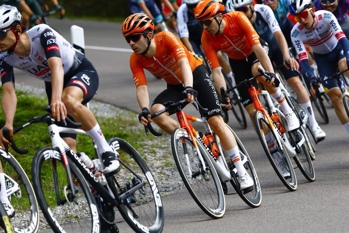 Euskaltel Euskadi Team (@euskaltelteam) on Twitter photo #TdH100
⛰️Amaierako igoera bikaina egin dute Txomin Juaristik eta Iker Mintegik.
🏁En meta Iker Mintegi entraba en el top15.
📸 <a href="/SprintCycling/">SprintCycling</a> #TdH100
⛰️Amaierako igoera bikaina egin dute Txomin Juaristik eta Iker Mintegik.
🏁En meta Iker Mintegi entraba en el top15.
📸 <a href="/SprintCycling/">SprintCycling</a>