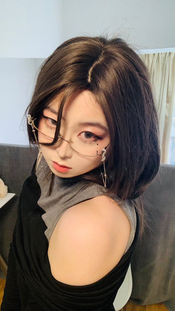 看看大肩膀头子   #女装 #CD #伪娘  #sissy #男娘 #男の娘 #可爱的男孩子 #四爱 #Femboy #flr #FLR中文站