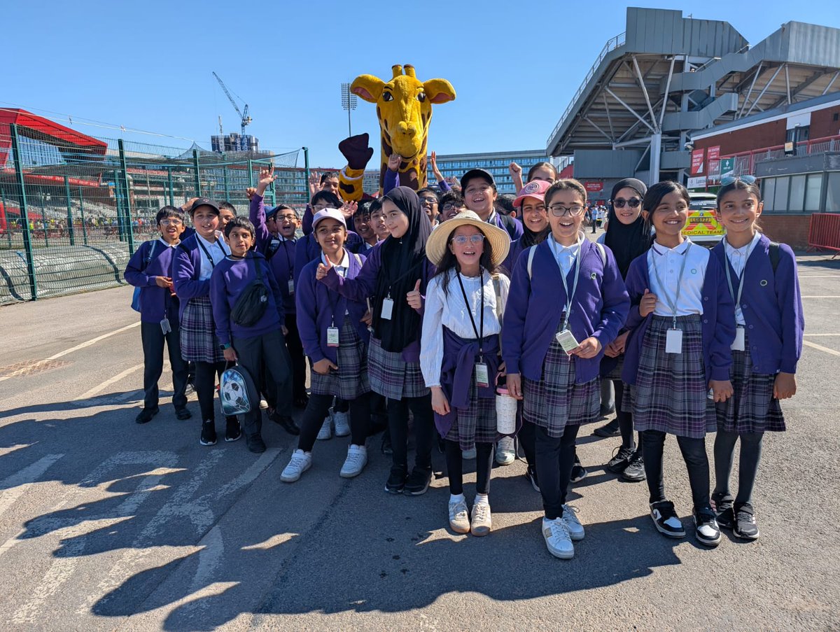 olive_bburn's tweet image. After a week full of Sat's our Year 6 pupils enjoy a fun day out at the Emirates Old Trafford Cricket ground. They have watched a live cricket match and enjoyed some funfilled activities.
#Wellbeing
#Year6
#WeAreStar