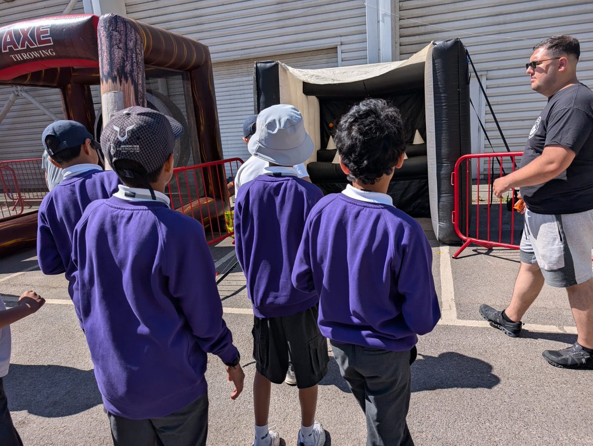 olive_bburn's tweet image. After a week full of Sat's our Year 6 pupils enjoy a fun day out at the Emirates Old Trafford Cricket ground. They have watched a live cricket match and enjoyed some funfilled activities.
#Wellbeing
#Year6
#WeAreStar