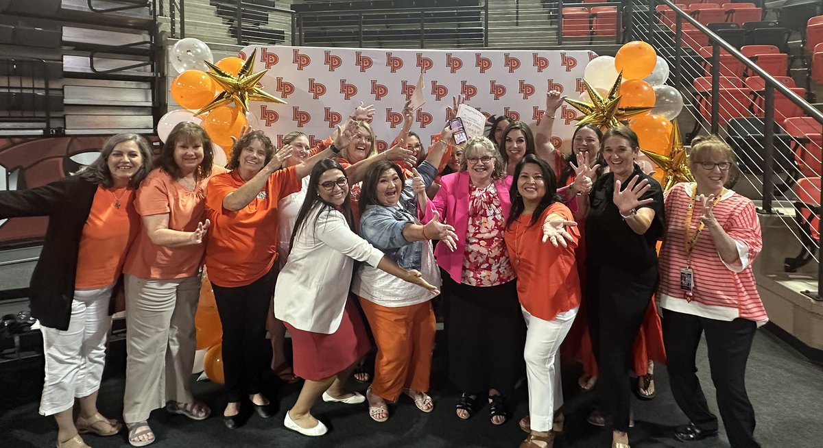 RIZZUTOELEM's tweet image. We are so proud of our very own District Teacher of the Year- Ms. Prantle! @lpisd @MGuzmanGuerra1 #RZEALLSTARS  #BestNeverRest #RZERockets