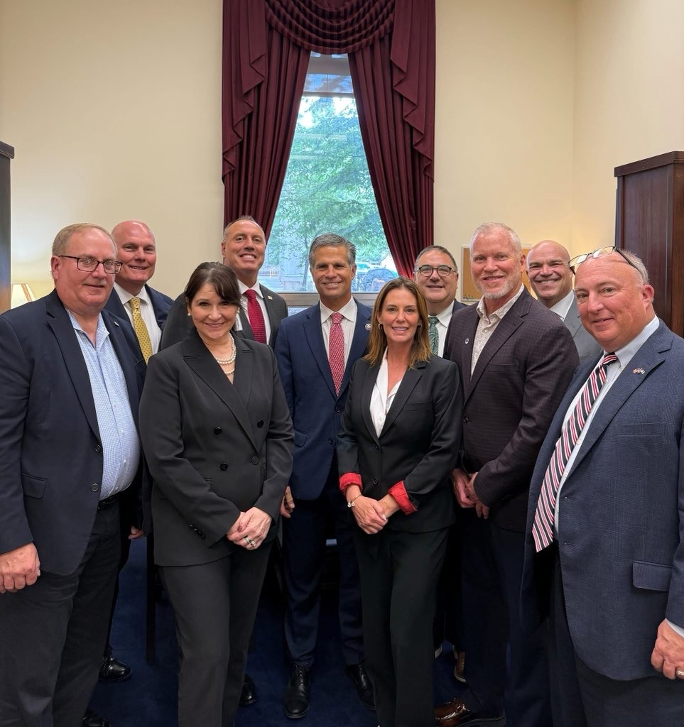Very successful #ICBASummit this week in DC, where @pacommbankers and its community bankers had an opportunity to meet with several congressional members and <a href="/SBAgov/">SBA</a> and share the #communitybanking story!

#BankLocally #PACB