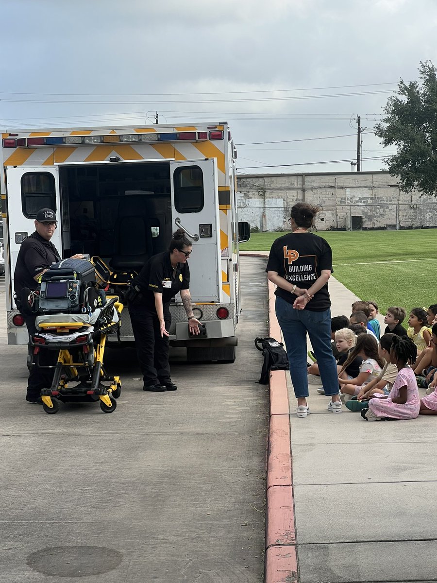 RIZZUTOELEM's tweet image. It’s Career Day at school! #CareerDay #RizzuttoOnTheRise @lpisd @MGuzmanGuerra1