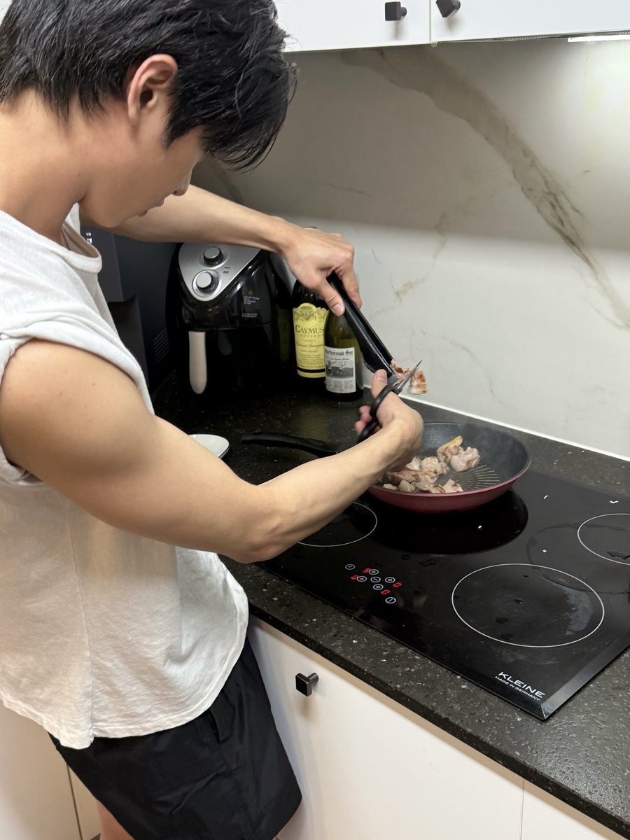 KISSYJEONS's tweet image. boyfriend…..