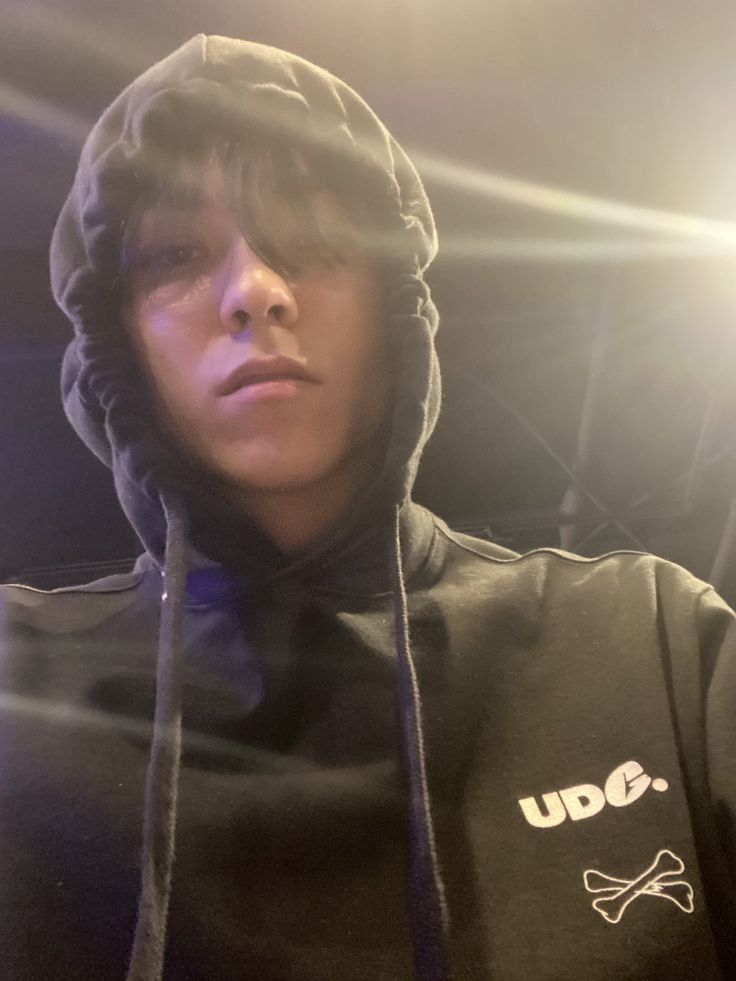 jeongbonon's tweet photo. HOODIE GANG 

#VERNON #Hansol #최한솔 #csd #CaratSelcaDay @pledis_17 https://t.co/Md7vEB2mzo