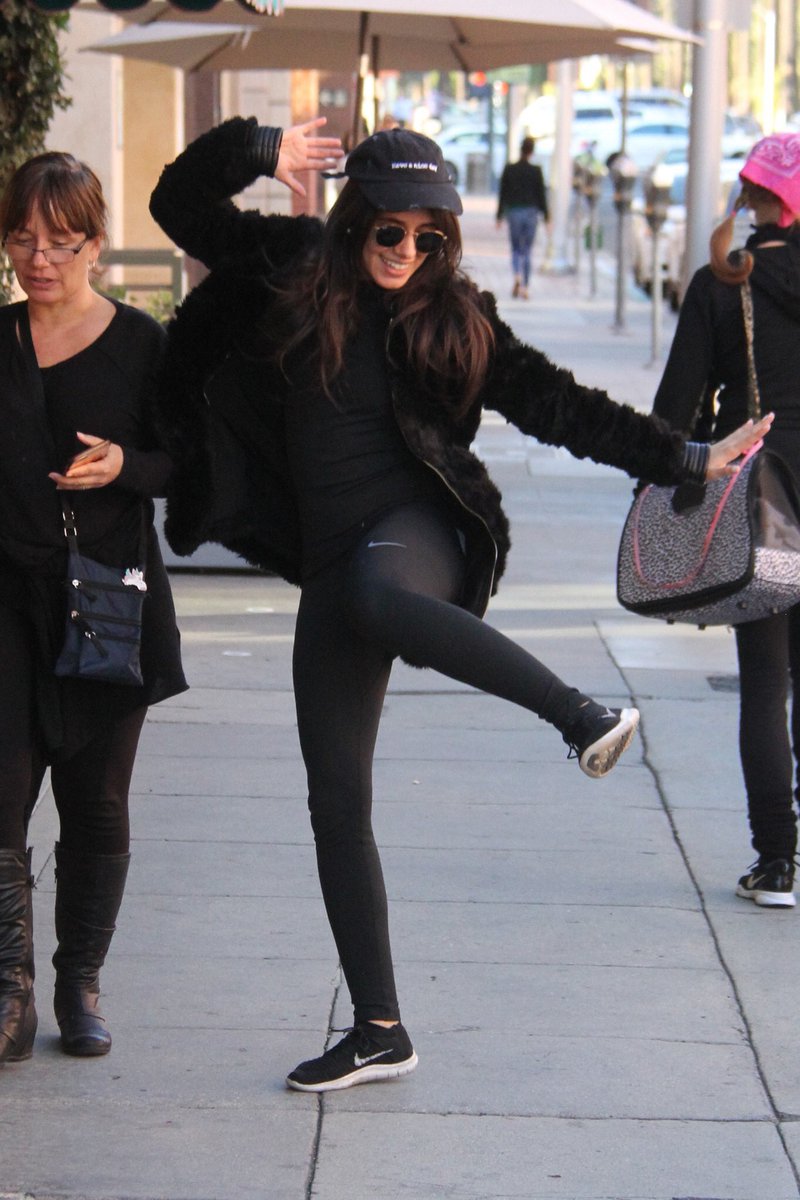 30.11.2016 | CANDIDS - Sinu e Camila em Beverly Hills