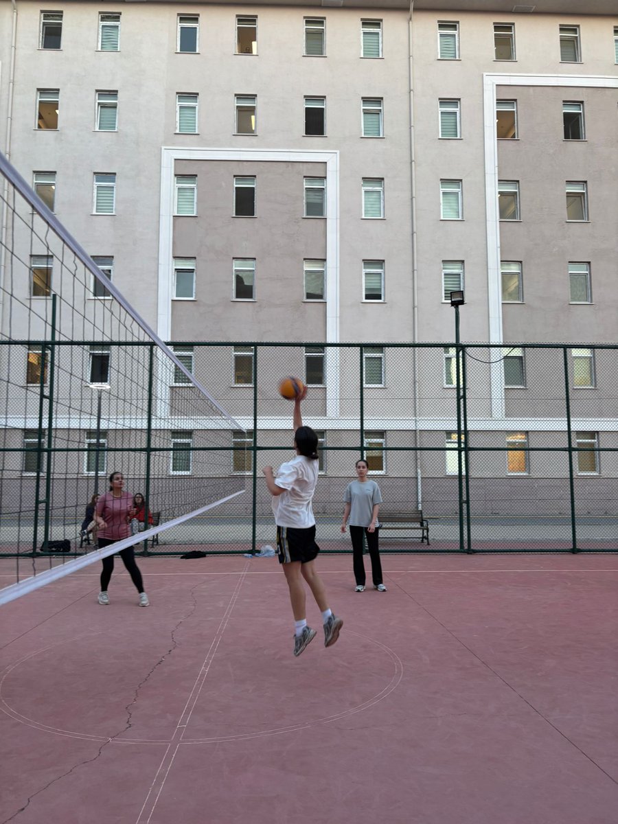 Meriç yurdumuzda Gençlik Haftası etkinlikleri kapsamında voleybol turnuvası düzenlendi.