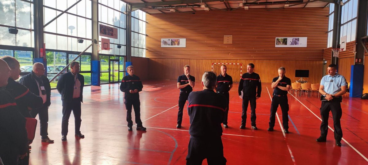 Préfète de l'Ain (@prefet01) on Twitter photo #Sécuritéroutière
Dans le cadre de la semaine de la #sécuritéroutière au travail, les bénévoles du pôle #sécuroutière01 sont intervenus au <a href="/sdis01/">sdis01 Sapeurs-pompiers de l'Ain</a> pour sensibiliser le personnel au risque routier. 🧑🚒
➡️ risques et règlementation liés à la conduite de véhicules d'urgence 🚒
➡️ #Sécuritéroutière
Dans le cadre de la semaine de la #sécuritéroutière au travail, les bénévoles du pôle #sécuroutière01 sont intervenus au <a href="/sdis01/">sdis01 Sapeurs-pompiers de l'Ain</a> pour sensibiliser le personnel au risque routier. 🧑🚒
➡️ risques et règlementation liés à la conduite de véhicules d'urgence 🚒
➡️