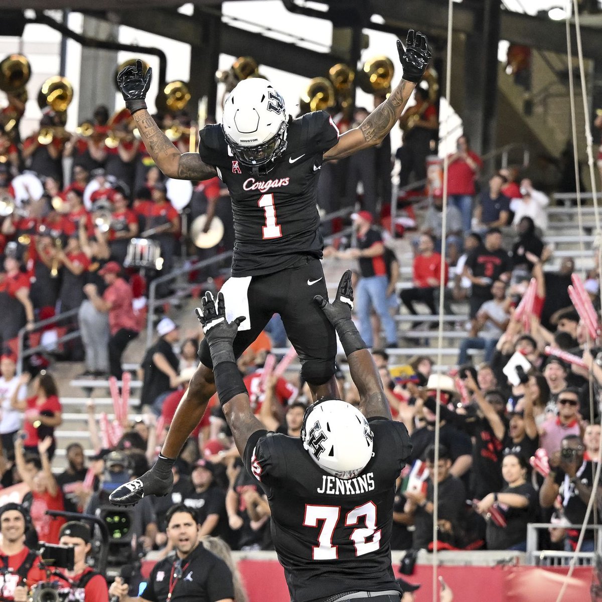 TreyMartinFp's tweet image. After a talk with @j_wayne3 I am blessed to receive and offer from @UHCougarFB ❤️🤍

@aburnette318 @IAmTaeTrent @football_fphs @RecruitLouisian @gabrieldbrooks @BillyEmbody @On3Recruits @Rivals