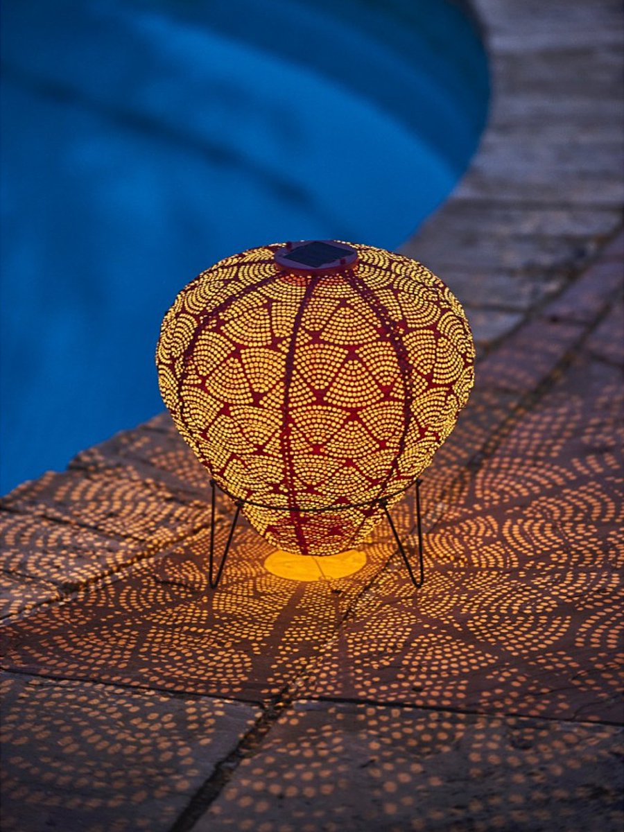 Ooo_ThatsNice's tweet image. Brighten your garden the easy way 🌞➡️🌙
This solar lantern stands or hangs—just charge by day &amp;amp; glow by night!

✨ Free UK delivery
👉 ooothatsnice.co.uk/standing--hang…

#SolarLight #SolarLantern #Summer2025 #GardenStyle #OooThatsNice
