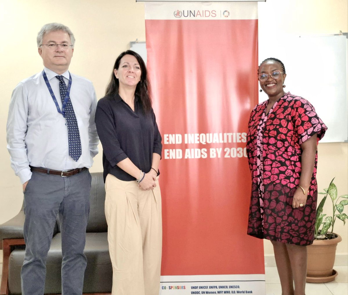 EU in Sierra Leone (@euinsierraleone) on Twitter photo 🇪🇺 visited <a href="/UNAIDS_WCA/">UNAIDS Western & Central Africa</a> Country Director Jane Kalweo. Great opportunity to exchange about the needs of vulnerable communities in 🇸🇱 in accessing health services without discrimination. We share the commitment in advancing rights, delivering services, and challenging injustice! 🇪🇺 visited <a href="/UNAIDS_WCA/">UNAIDS Western & Central Africa</a> Country Director Jane Kalweo. Great opportunity to exchange about the needs of vulnerable communities in 🇸🇱 in accessing health services without discrimination. We share the commitment in advancing rights, delivering services, and challenging injustice!