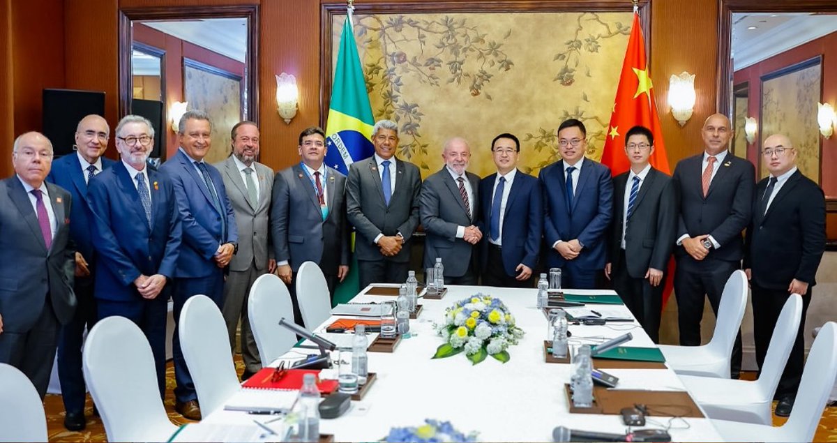 ernestosamperp's tweet image. Mientras más de 200 empresarios acompañaron al presidente de Brasil @LulaOficial y cerca de 60 al presidente de Chile @GabrielBoric a la CELAC en China buscando oportunidades económicas, los empresarios colombianos, liderados por el presidente de la @ANDI_Colombia, se quedaron en…