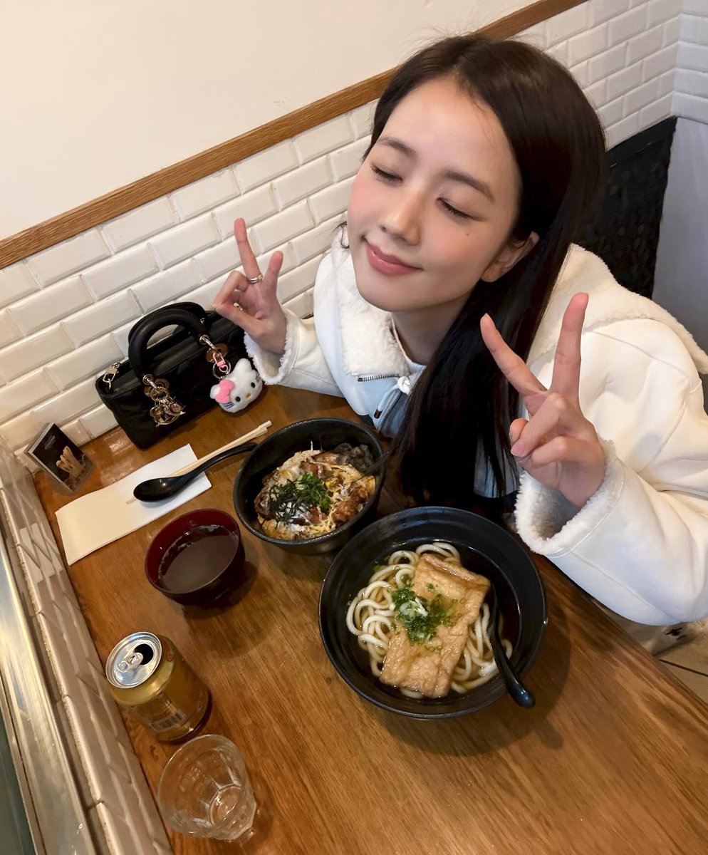 파리에서 따끈따끈 우동 🍜

#JISOO #지수 #ジス #BLACKPINK