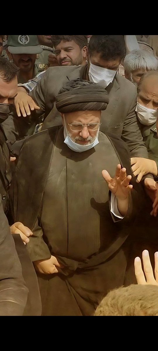 هیچ وقت نگفت:
((گرممه،برای شما فداکاری میکنم))
💔
#خادم_حرم_ایران
#سید_خدمت