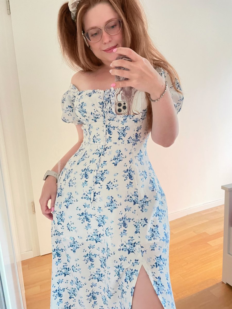 Do u like my summer dress? 🥰💙 https://t.co/5lSwyVszlH