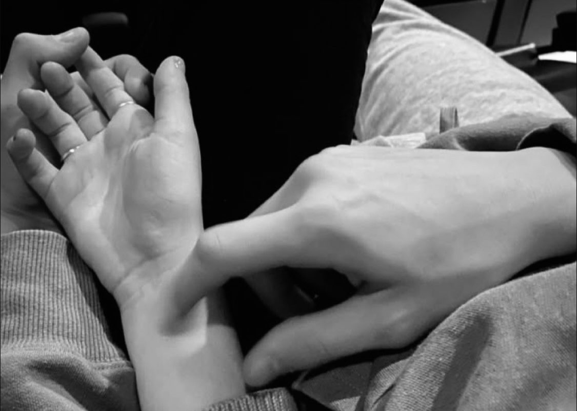 dyrasverse's tweet photo. ; Sang pemberi pelukan hangat

a heesung few tweets au https://t.co/tHcUH4cmYZ