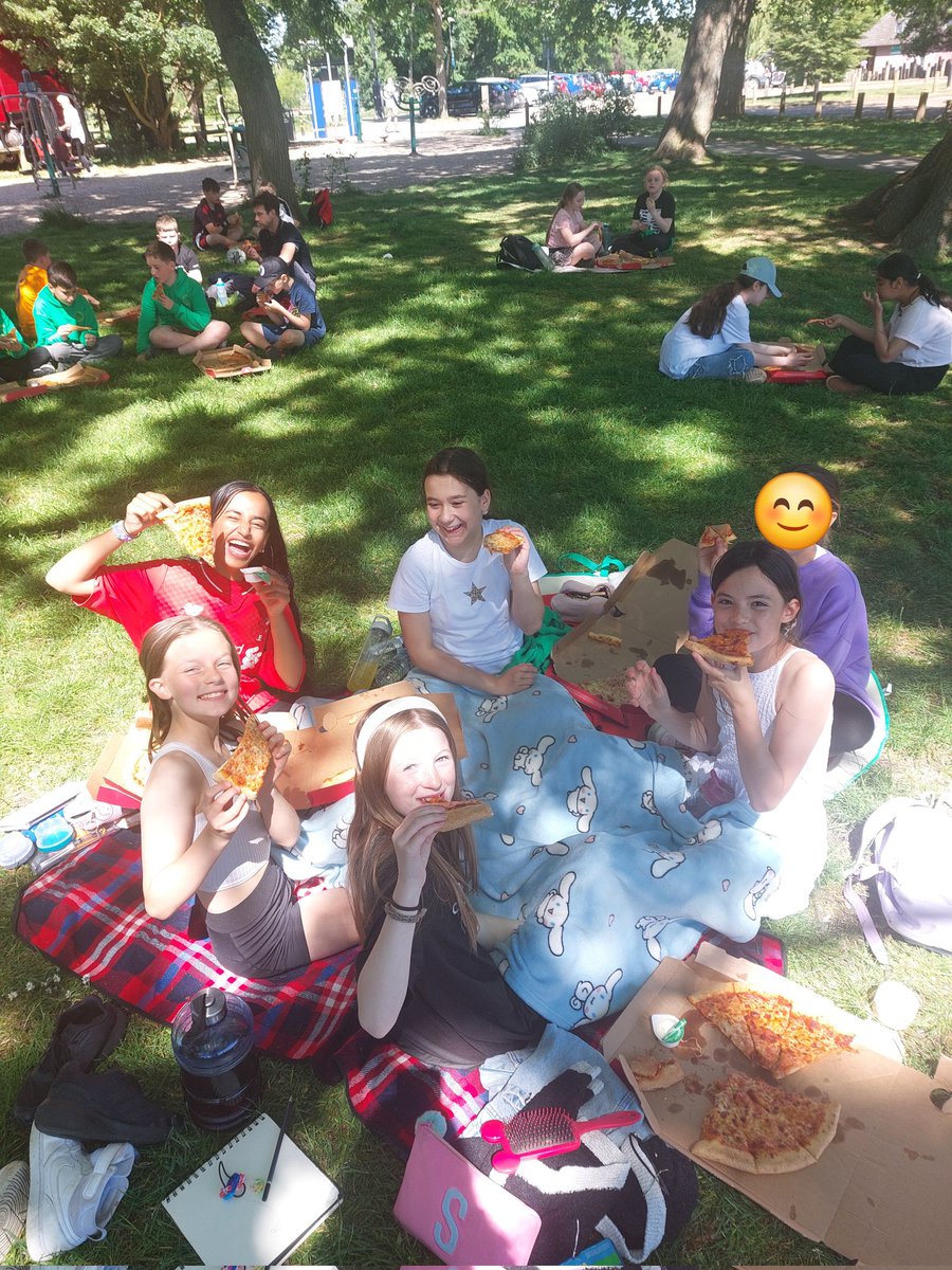 Seahorses_Class's tweet image. Thank you Willows Friends for post SATs pizza treat at The Rec! @cormorantsclass @WillowsCE