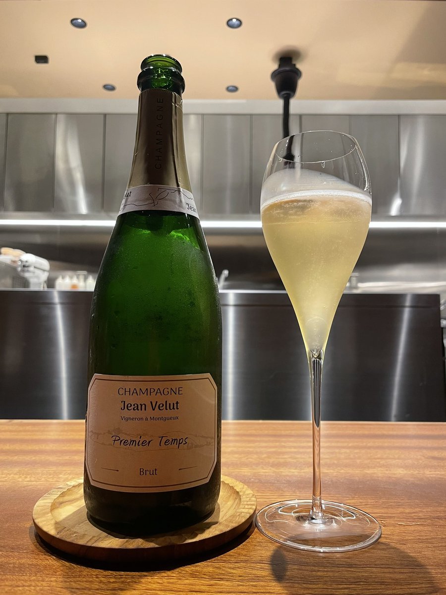 into_wines0531's tweet photo. ワインのペアリング9種。早く飲み過ぎちゃうとしれっとお替わりを注いでくれるので、つい飲みすぎてしまう…
#PRIMOPASSO #新富町 https://t.co/rk0VmWnP05