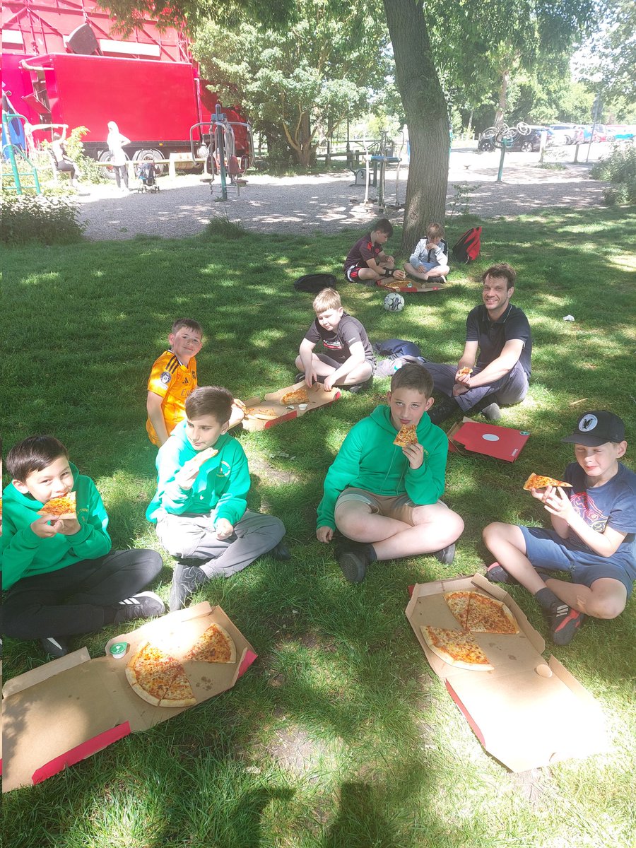 Seahorses_Class's tweet image. Thank you Willows Friends for post SATs pizza treat at The Rec! @cormorantsclass @WillowsCE