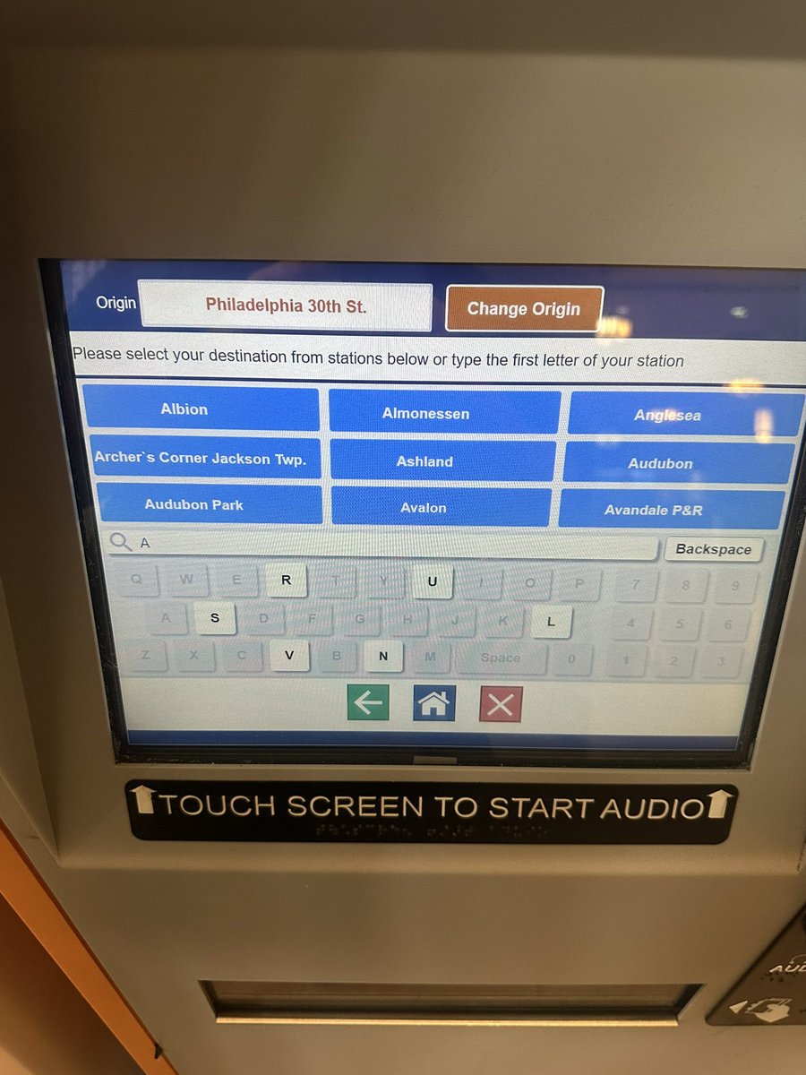 TMINewsPro's tweet photo. No #NJT Trains today, the prompt on the screen does not even illuminate for anything train related.  #njtransit #strike #philly https://t.co/rVH9xjUrJD