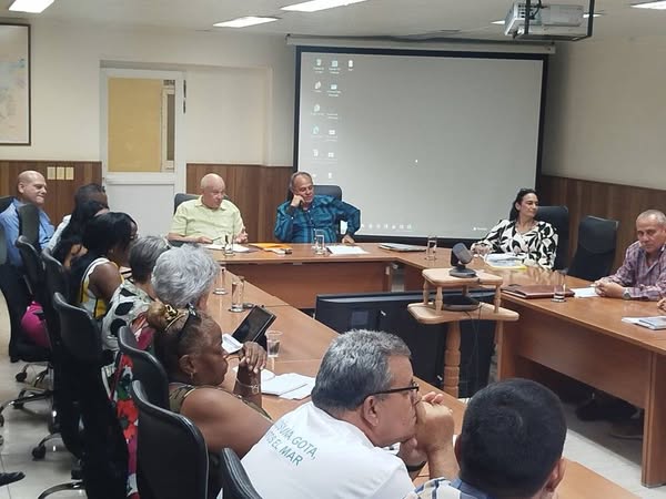 GemarOsde's tweet image. Visitó El Viceprimer Ministro Jorge Luis Tapia Fonseca nuestra OSDE. El encuentro permitió analizar líneas de trabajo concretas para potenciar el sector marítimo portuario. Fue evidente el apoyo directo del Gobierno y la prioridad que se le otorga a temas fundamentales