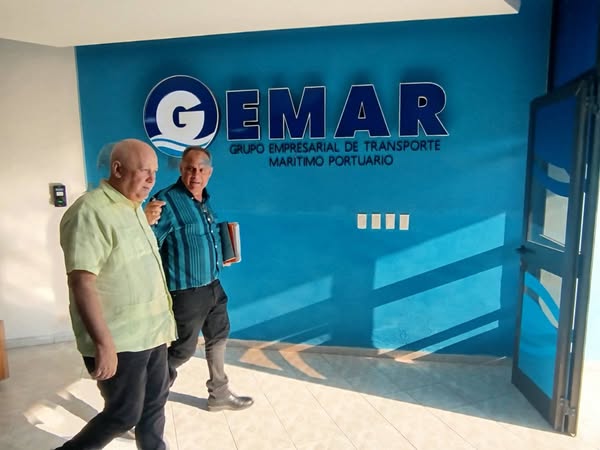 GemarOsde's tweet image. Visitó El Viceprimer Ministro Jorge Luis Tapia Fonseca nuestra OSDE. El encuentro permitió analizar líneas de trabajo concretas para potenciar el sector marítimo portuario. Fue evidente el apoyo directo del Gobierno y la prioridad que se le otorga a temas fundamentales