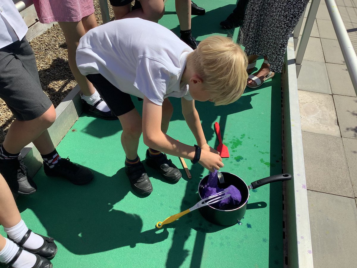 No need to purchase clothes for your year four… they can now dye and decorate their own thanks to the recently -learned Anglo-Saxon techniques of fabric dyeing and flower pounding.
<a href="/StAnnes_EHS/">Emma Hardy Smith @ St.Anne’s</a> <a href="/FHuntStAnnes/">Fern Hunt</a>