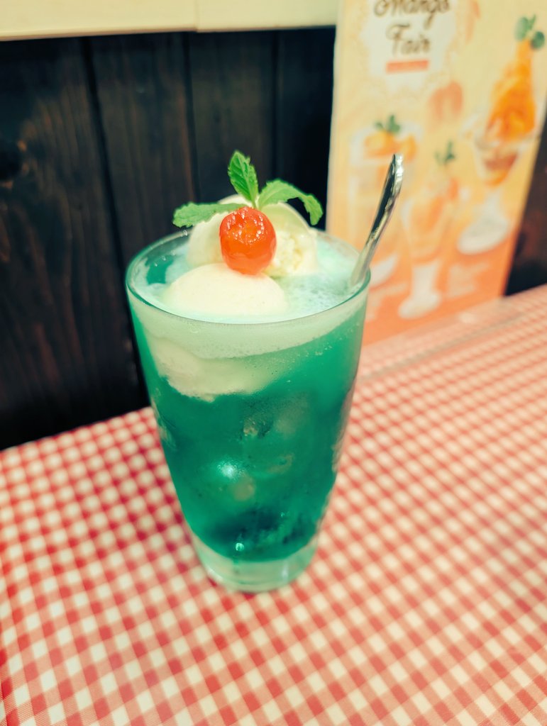 miumiumi37's tweet photo. マタニティヨガしたら
股関節がカチカチ〜
だいぶ固まってるわ

血液検査の前は
だーいぶ気にして
肉抜き甘い物ぬきしてた
おかげで結果はバッチリ
中性脂肪の値なんて
以前より半分以下

どうしたら良い結果が出るのか分かってきた
だから食べたい時は我慢しない https://t.co/MFWO85K8gi