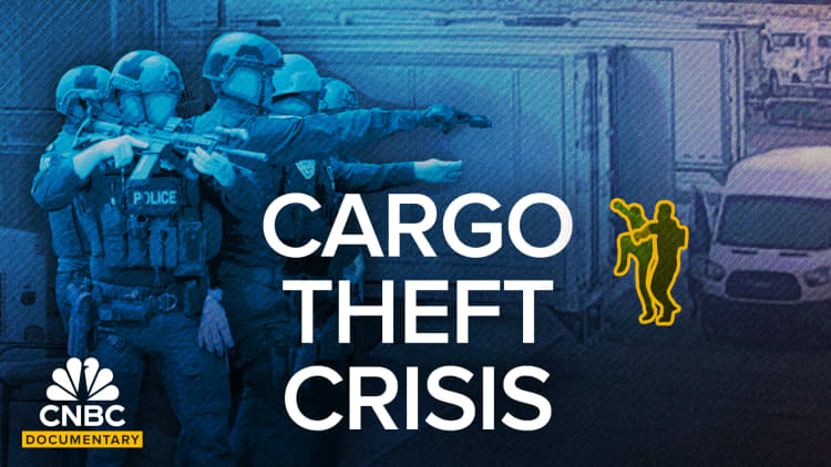 Verisk's tweet photo. 🚨Check out the CNBC documentary "End of The Road," featuring expert insights from Verisk’s Keith Lewis and critical data from CargoNet on the rise of cargo theft nationwide. 

https://t.co/FdUrcPcurK

#CargoTheft #SuppyChain #OrganizedCrime #FreightTheft https://t.co/F8Tn4q9AOW