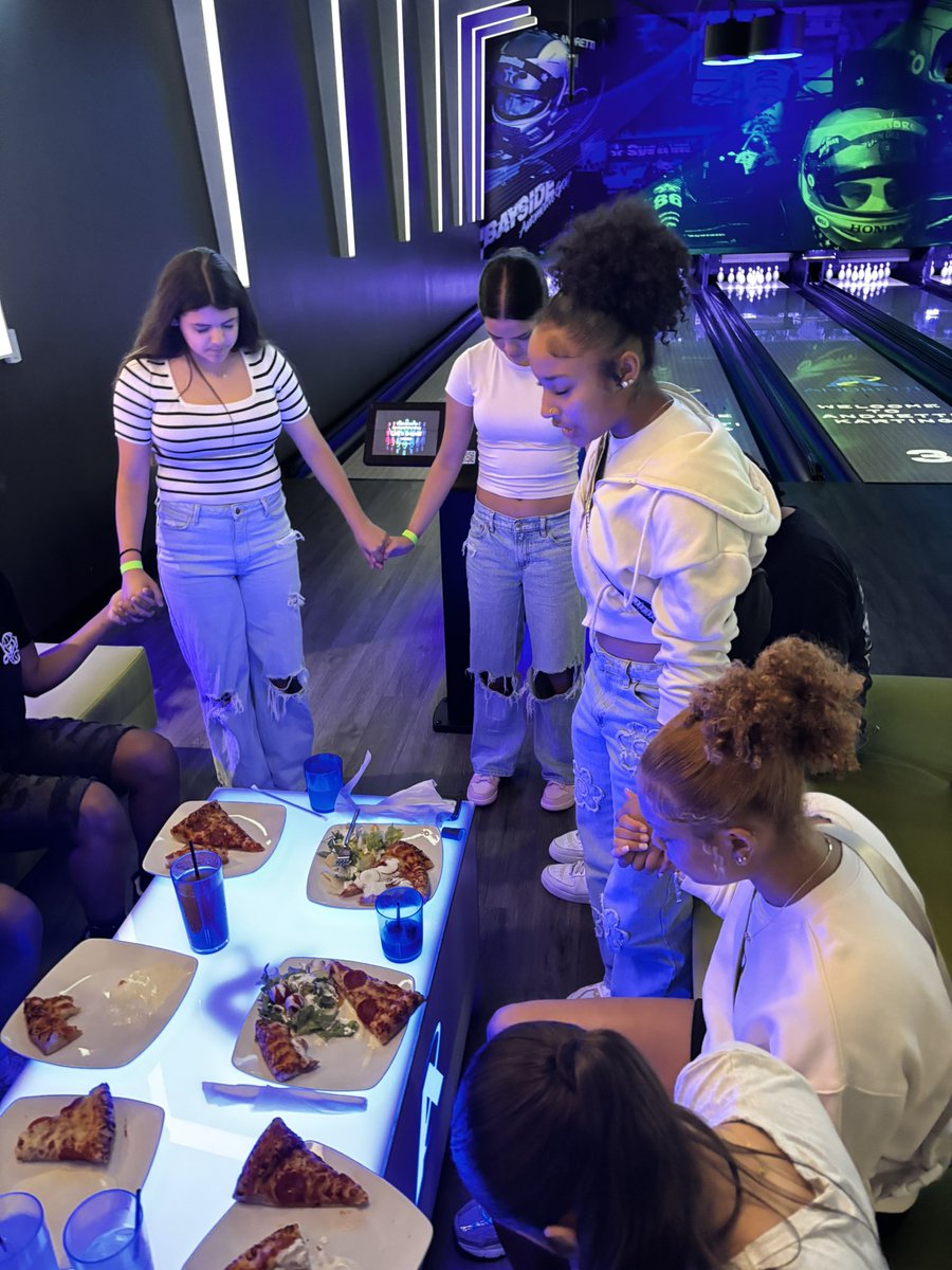 BrewerGBB's tweet image. We celebrated the season! The girls wanted fun instead of formal this time around. That describes our season, perfectly. Always a good time, but you know we competed at everything! ๐๐๐
