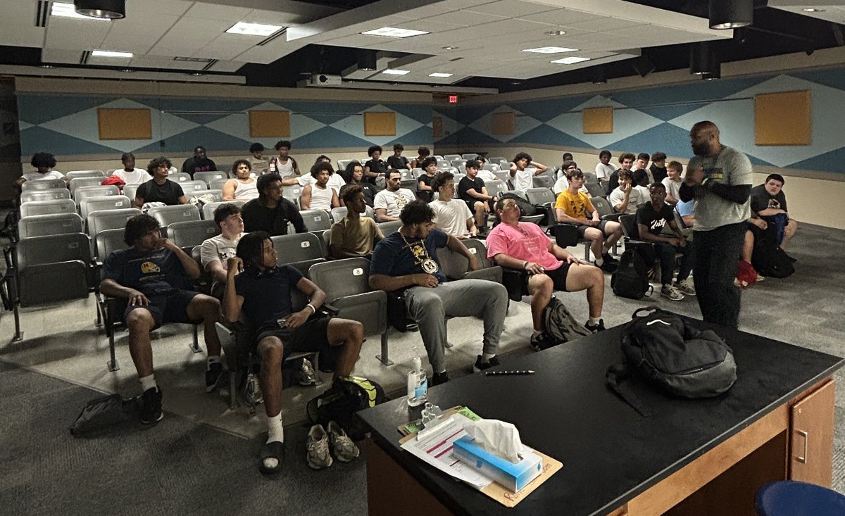 Brian Ludwig (@goldludwig) on Twitter photo Kicked off the <a href="/MuhlenbergFball/">Muhlenberg Muhls Football</a> team in their Off-Season #GoldRush Donation fundraiser!!🏈💰
Click here to donate: supporter.goldathletics.net/campaigns/4332… Kicked off the <a href="/MuhlenbergFball/">Muhlenberg Muhls Football</a> team in their Off-Season #GoldRush Donation fundraiser!!🏈💰
Click here to donate: supporter.goldathletics.net/campaigns/4332…