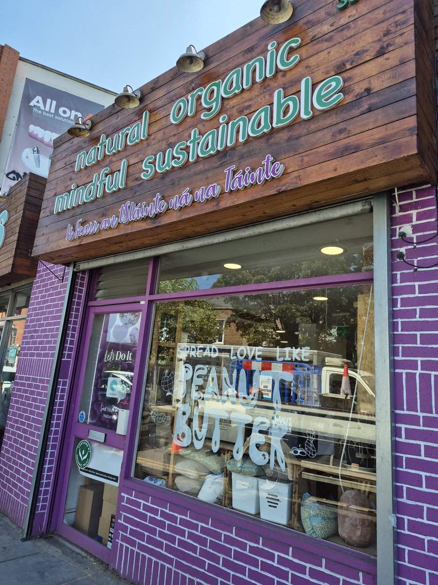 Georgian_GTK's tweet photo. アイルランドでいいなと思うことの一つは、エコフレンドリーなお店があること

近所にもあって、食材や洗剤などを売っていて、自分のボトルや容器を持っていけばリフィルできる

必要な分だけ買えるし、毎回パッケージを捨てずに再利用できるのが嬉しい https://t.co/KyRr4tURA7