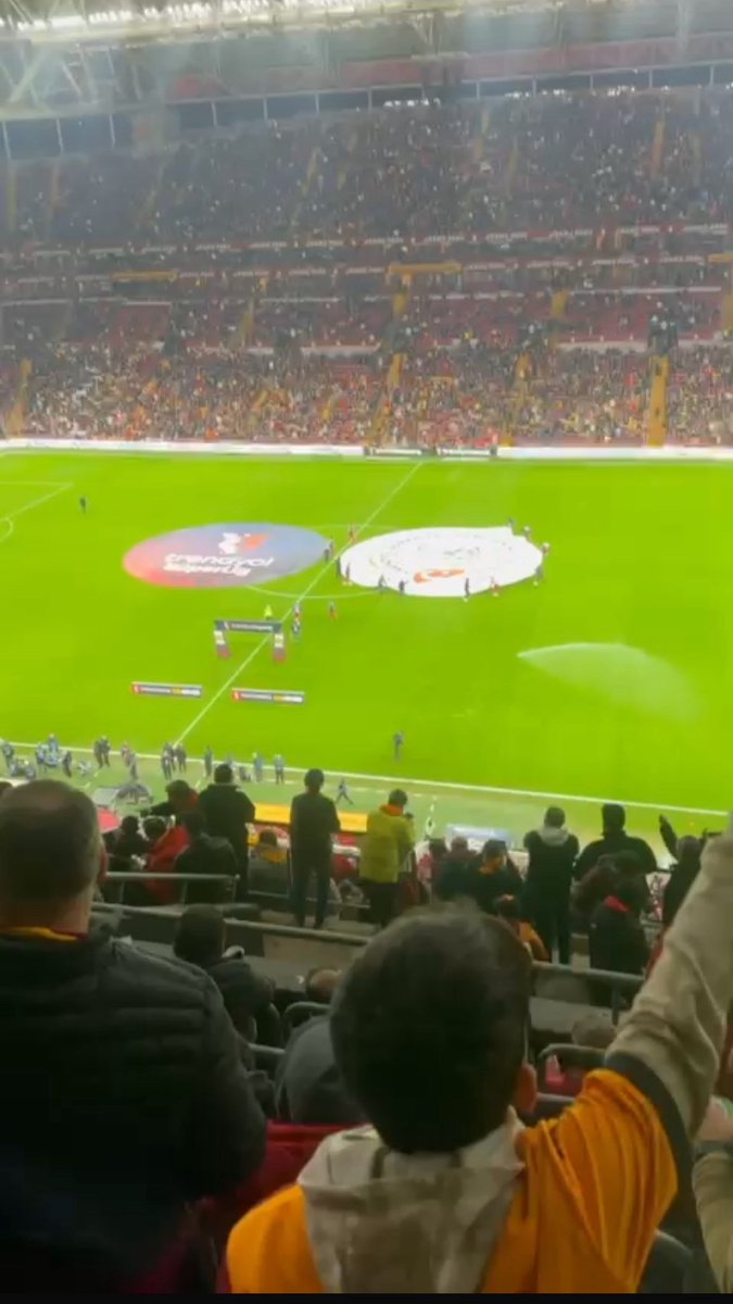 Bir arkadaşım daha Galasaray Kayseri Maçı 429 Batı üst 6. Kategori iki tane kombinesi var maça gitmeyecek satıyor ilgilenen özelden mesaj atabilir #ramspark #aslantepe #kupabeyi #maçbileti #gs #galatasaray #kayseri #kombine #ultraslan #osimen #icardi #kupamaçı