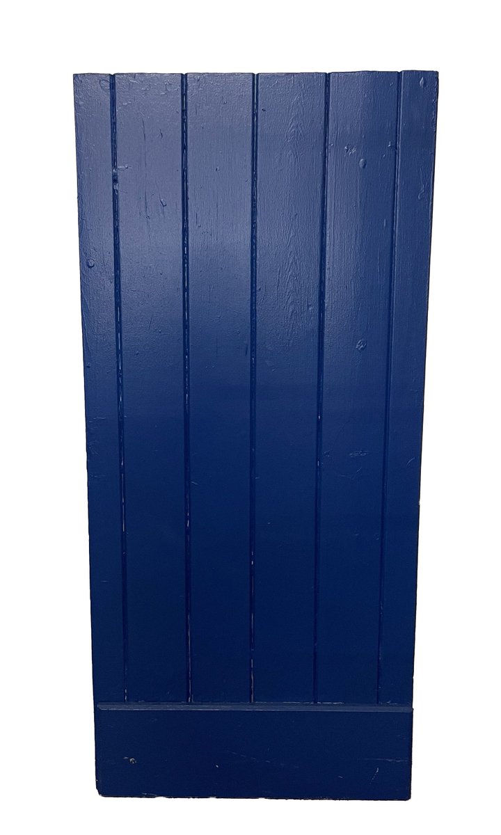 Guildford’s Lido holds many fond memories for local people.

In 2022 the lido was refurbished for its 90th birthday, and one of the old blue changing room doors was donated to the museum.

We’re proud to be able to preserve this piece of history from such a well-loved attraction!