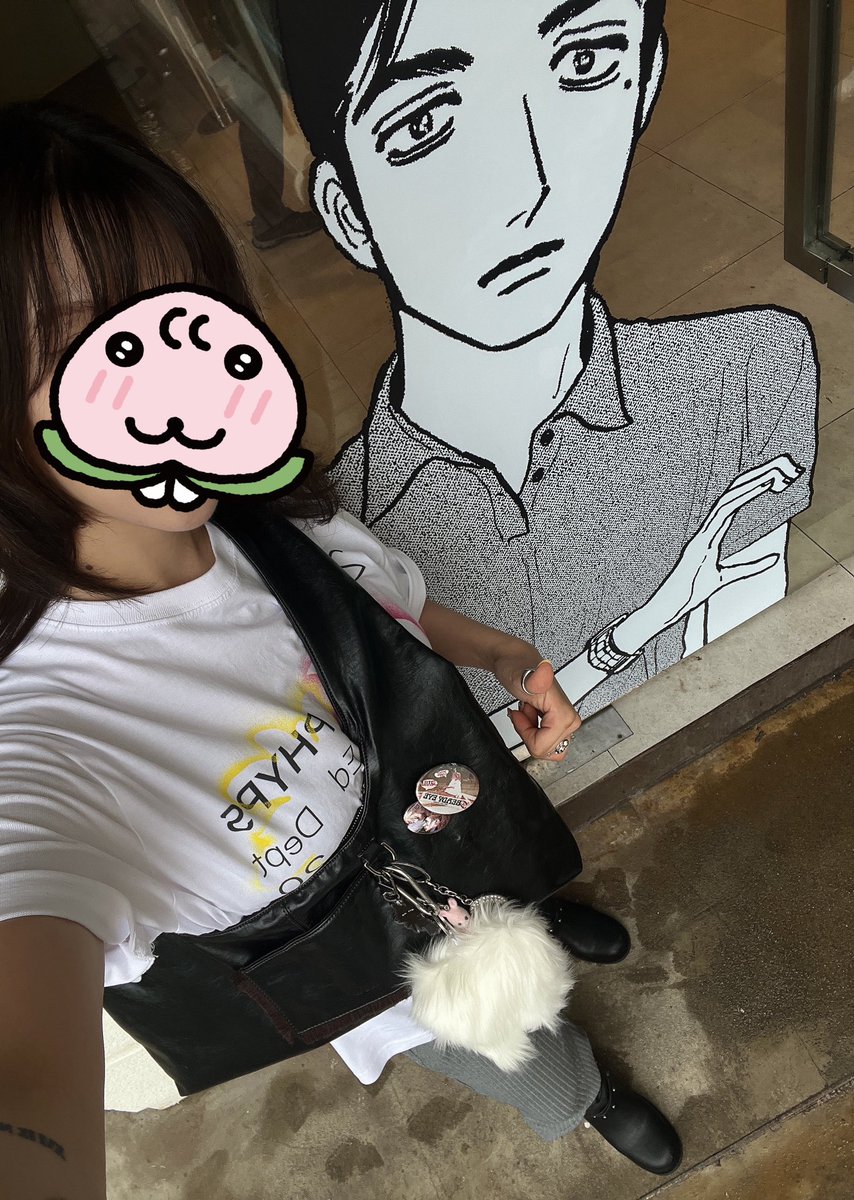 저도 갔다왔습니다
비록 포카는 품절이였지만… 고바야시 그를 대문짝만하게 볼수있어서 조앗읍니다
보는 사람이 너무 많아서 꽤 부끄러웟서요