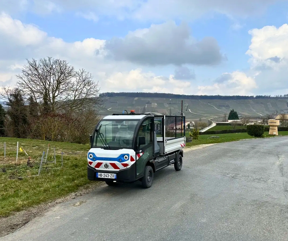 Notre Technico-commercial et Démonstrateur Nord-Est a récemment présenté le G4 L à Cœur-de-la-Vallée (51), une commune en quête de solutions durables malgré un terrain exigeant.

Résultat : une démonstration réussie avec un utilitaire qui a su convaincre !