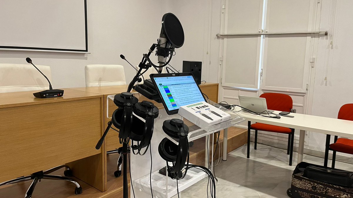 aprensamalaga's tweet photo. #APMForma | 🗣️Concluye el Taller de Iniciación a la Locución impartido por @martxacon y el técnico Pedro Pino. 
🎙️🎤Durante tres días, los participantes han aprendido sobre  voz, respiración, dicción, interpretación del texto y tipos de locución. 
➕https://t.co/oUk5dsuuoz https://t.co/AHr3eQQ0N4