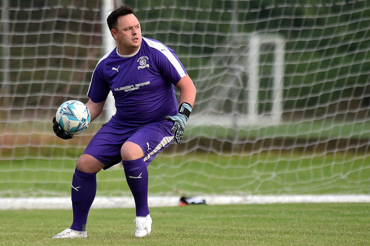 The club would like to pass on our thanks to the retiring Damien Lack👏
Lacky has decided to hang up his gloves after 11 seasons at the Street

From everyone at The Street enjoy the family time mate, more than deserved💪🔴⚪️⚫️