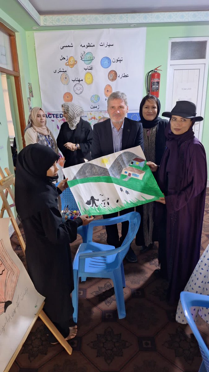EUinAfghanistan's tweet photo. ➡️In Mazar, we visited an #EU 🇪🇺 funded multi-purpose center in partnership with @acted. Besides food security &amp; protection, they learn skills incl. entrep. With this support we directly contribute #BackToSchool &amp; improved community livelihoods. https://t.co/d6pOu9oJfE