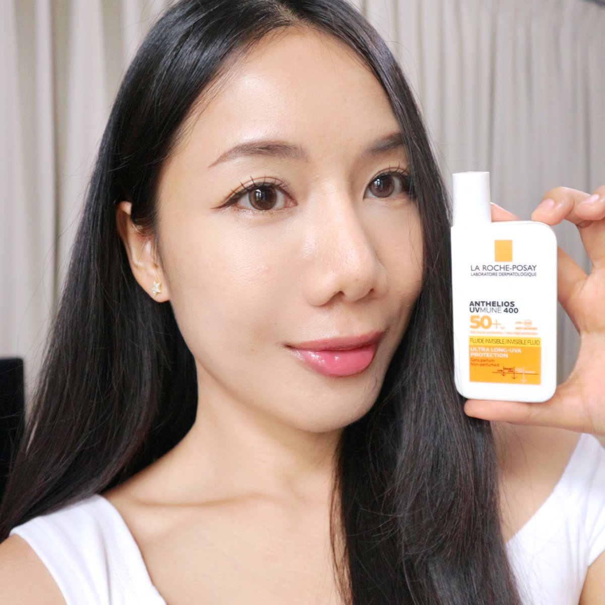 บอกเลยว่ากันแดดลาโรชโพเซย์ คือที่สุด ANTHELIOS UVMUNE 400 INVISIBLE FLUID SPF50+ PA++++
ปกป้องผิวด้วย Mexoryl 400 ปกป้องครอบคลุมถึง ULTRA-LONG UVA 
ก็คือพูดง่ายๆปกป้องผิวจากแสงแบบลึกสุดและฟิลเตอร์กันแดดมีปริมาณมากกว่ากันแดดทั่วไป 👍🏻 

ส่วนเนื้อกันแดดดีมาก ซึมไว ไม่คราบ กันน้ำ กันเหงื่อ ออกไปข้างนอกหน้าไม่มัน กันแดดเกาะผิวดีมาก 
ออกไปทำกิจกรรมแบบไม่ต้องกังวล ผิวไม่แสบไม่เบิร์น  ฤดูไหนก็ต้องทากันแดดไว้เลย หน้าไม่หมอง ฝ้า กระไม่ขึ้น ✅

#กันแดดAnthelios #กันแดดยืนหนึ่งจบถึงUltraLongUVA #LaRochePosayTH