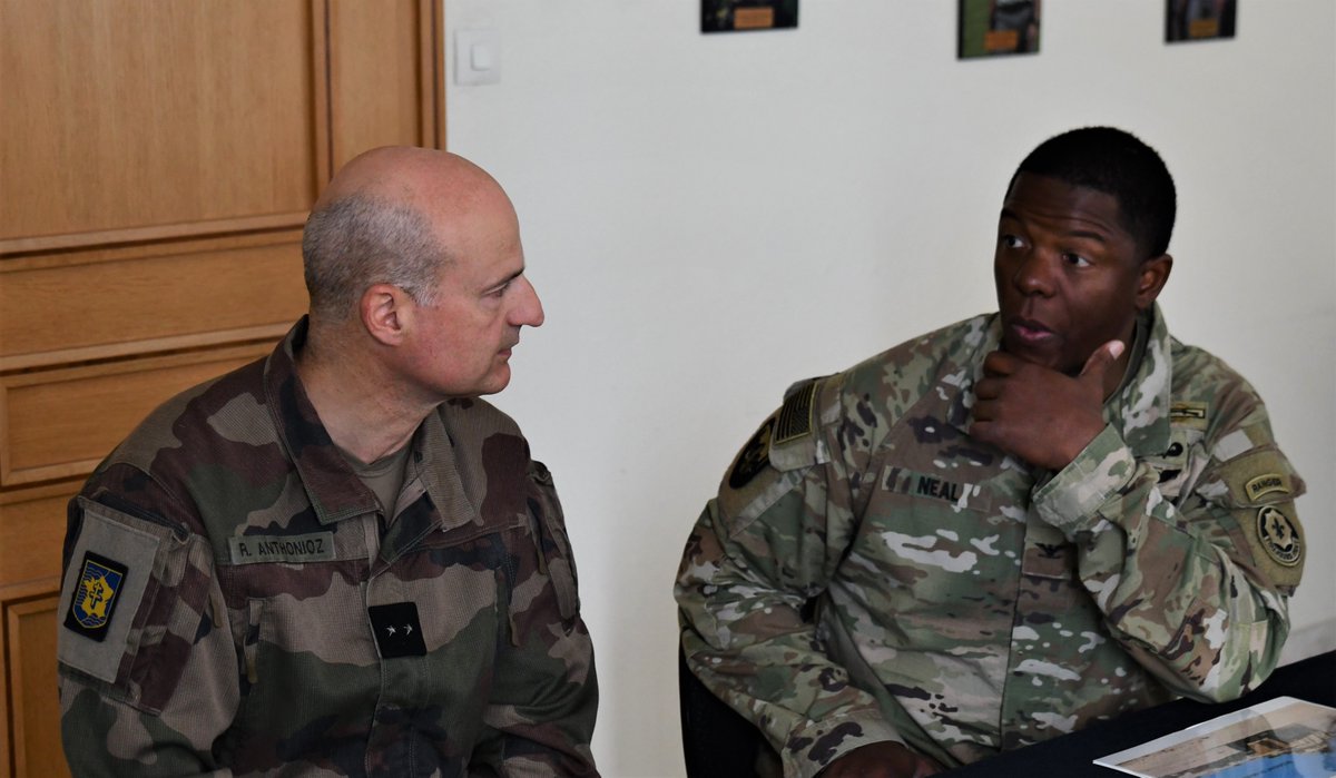 2e brigade blindée (@2brigadeblindee) on Twitter photo À l'occasion du partenariat qui lie nos unités, le colonel 🇺🇸 Donald R. Neal, commandant le <a href="/2dCavalryRegt/">2d Cavalry Regiment</a> a visité le <a href="/RMT_officiel/">Régiment de marche du Tchad ⚓️</a> et l'état-major de la 2e brigade blindée
#StrongerTogether À l'occasion du partenariat qui lie nos unités, le colonel 🇺🇸 Donald R. Neal, commandant le <a href="/2dCavalryRegt/">2d Cavalry Regiment</a> a visité le <a href="/RMT_officiel/">Régiment de marche du Tchad ⚓️</a> et l'état-major de la 2e brigade blindée
#StrongerTogether