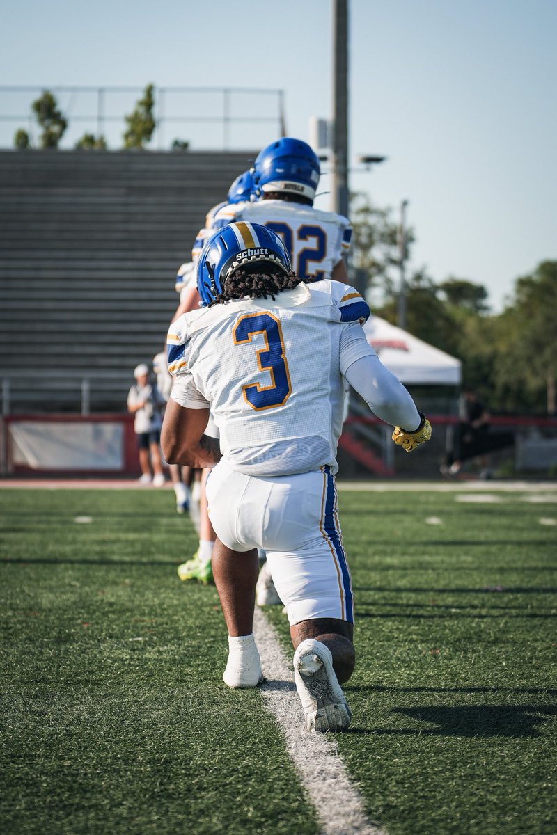 Royals__FB's tweet photo. Yes we know……@OmyryH is Fast, Elusive, Hard To tackle, and Agile! 

Seeing it live is different! 

@_OrtizTorres @coachkhalilp @WCUCoachO @PrepRedzoneFL @coachpetite @CenFLAPreps @NP_Florida @Dwight_XOS https://t.co/MCIkijvX6q